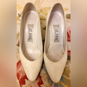 ST JOHN Vintage Cream Snake Embossed Leather Kitten Heels Pumps - Size 6.5B